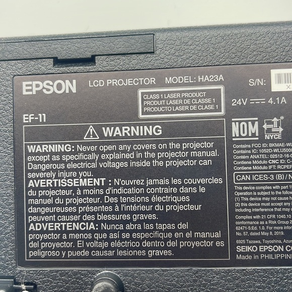 Brand new used once Epson LCD projector model HA23A - Picture 7 of 8